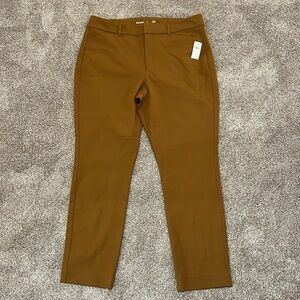NWT Old Navy Pixie Pant - Size 14